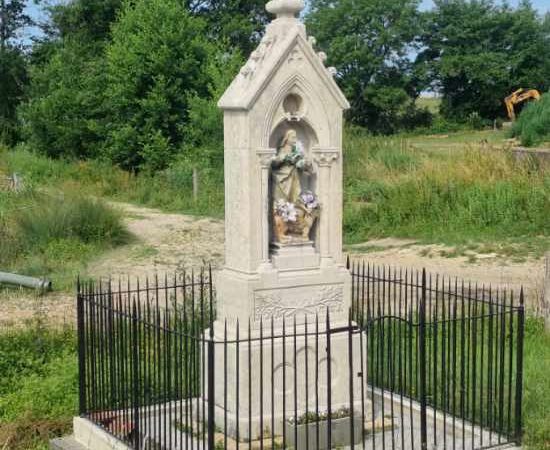 Nettoyage basse pression d'un monument aux morts en Meuse